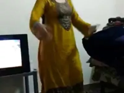 ബട്ട്‌ലർ, ടേക്ക് മി ടു ബോണർവില്ലെ വീഡിയോ (ജെന്നിഫർ വൈറ്റ്)