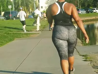 പണത്തിനായി ബാഡി ഫക്ക്സ് വീഡിയോ (സെലീന മൂൺ)